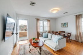Less Than 3 Mi to Dtwn Roanoke Inviting Unit with Balcony
